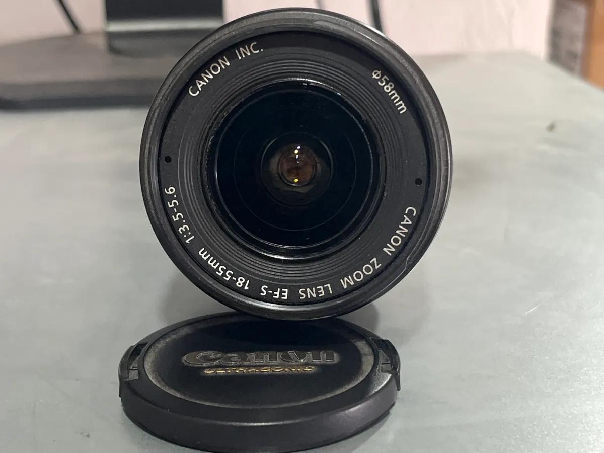 עדשת Canon EF-S 18-55mm Ultrasonic עם מכסים