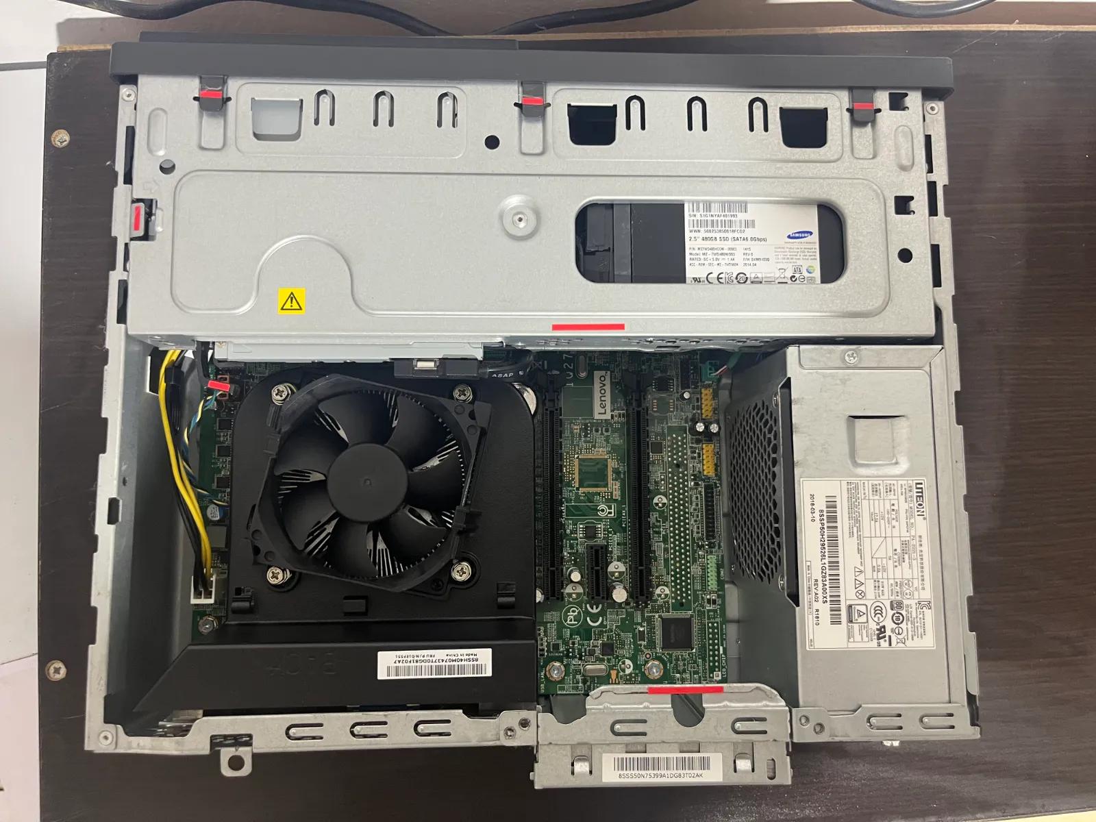 מחשב נייח Lenovo ThinkCentre SFF עם כונן DVD