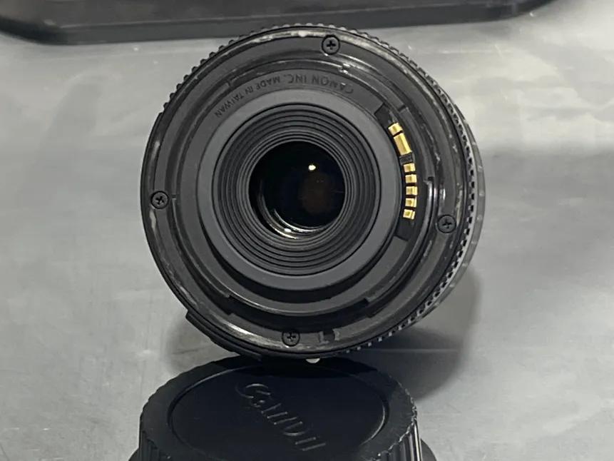 עדשת Canon EF-S 18-55mm Ultrasonic עם מכסים