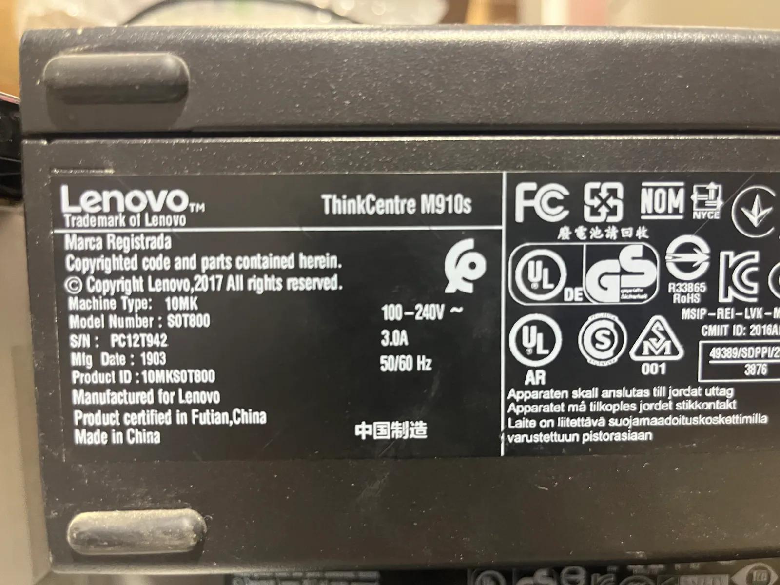 מחשב נייח Lenovo ThinkCentre SFF עם כונן DVD